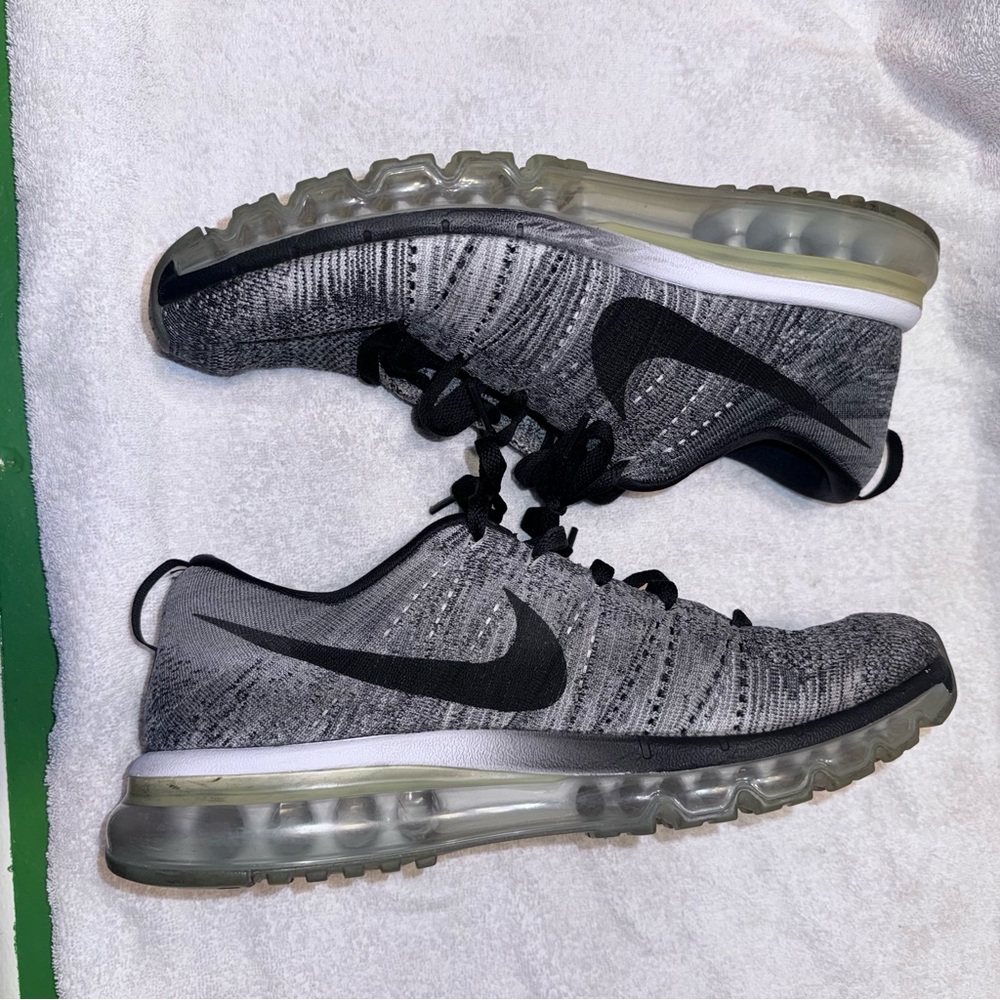 Nike Flyknit Air Max Oreo used size 11.5 no box used